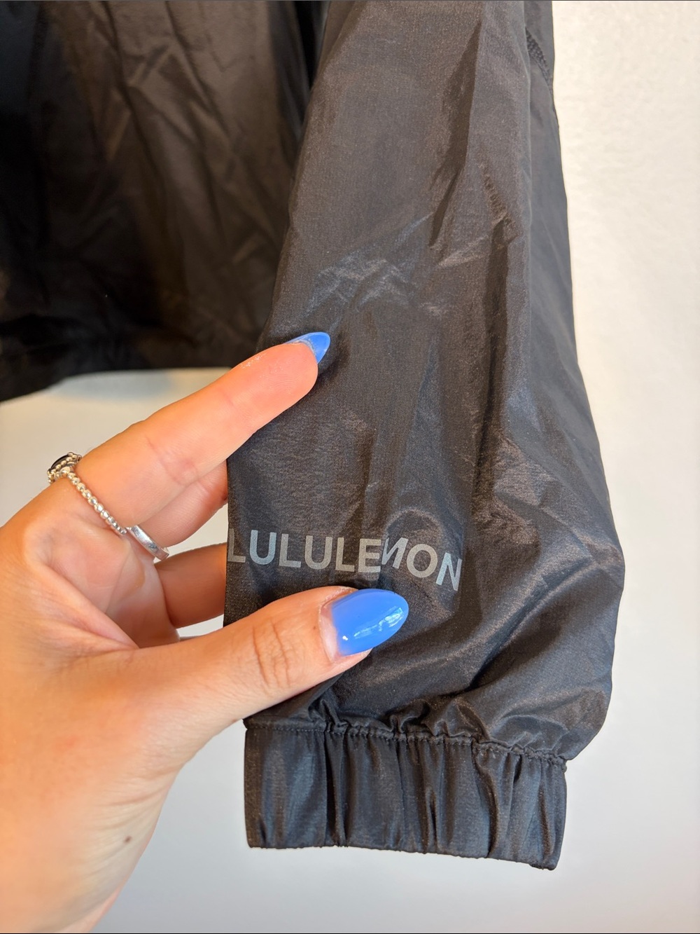 lululemon athletica Black Lightweight Mesh-Panel Zip Jacket - Picture 5 of 8